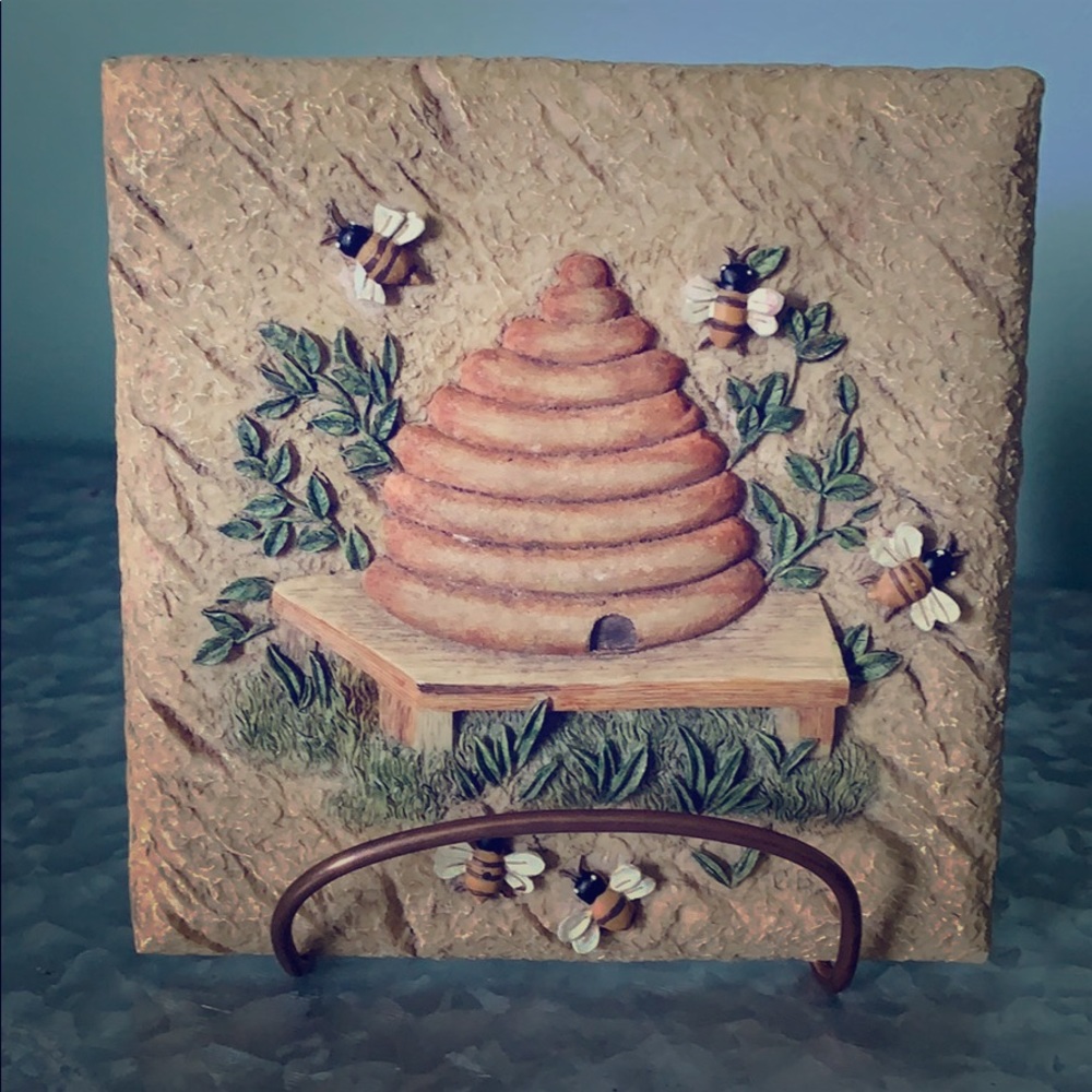 Bee hive and bee tile 🐝